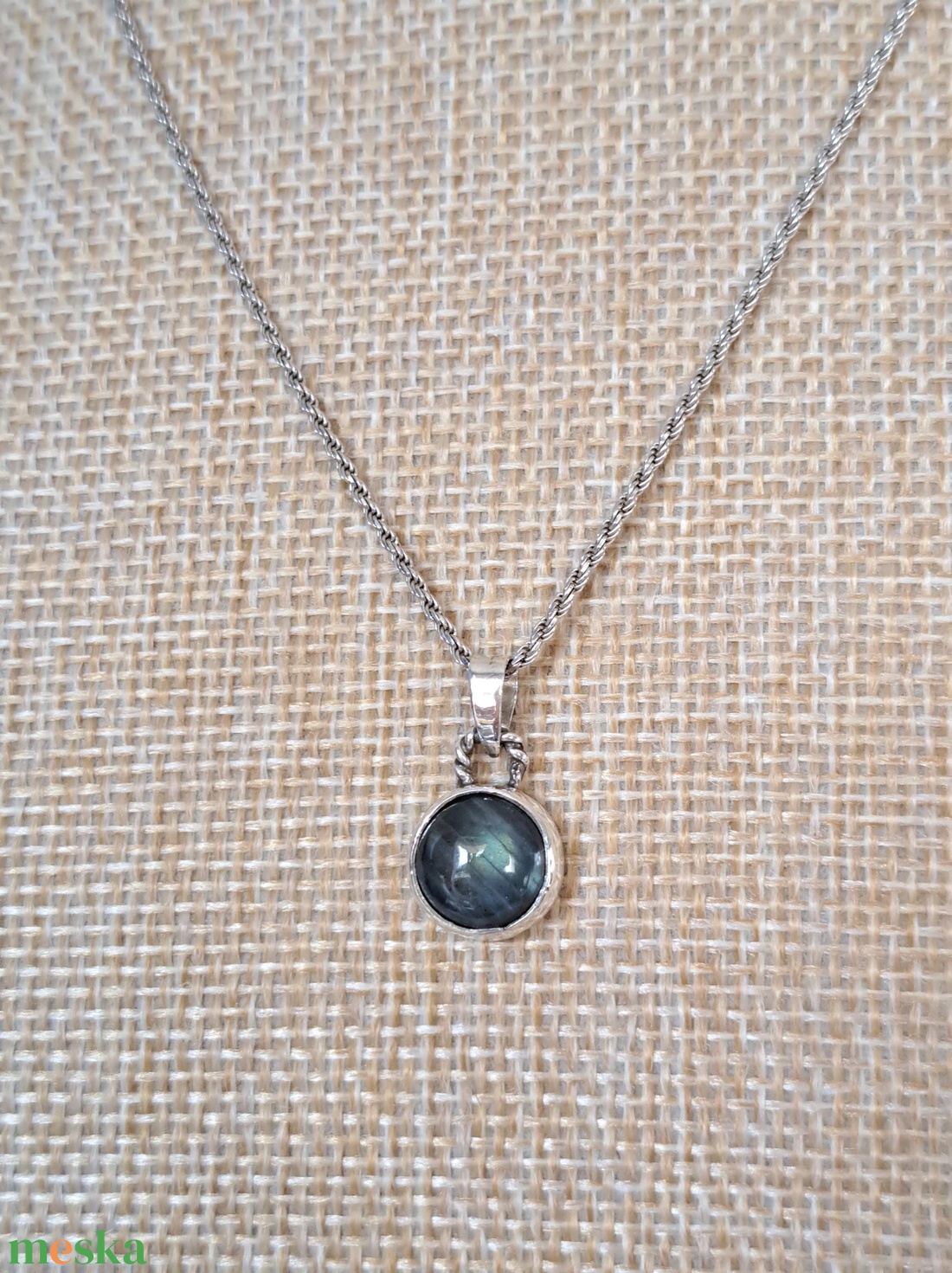 Kis kerek Labradorit medál - kék árnyalattal - ékszer - nyaklánc - medál - Meska.hu