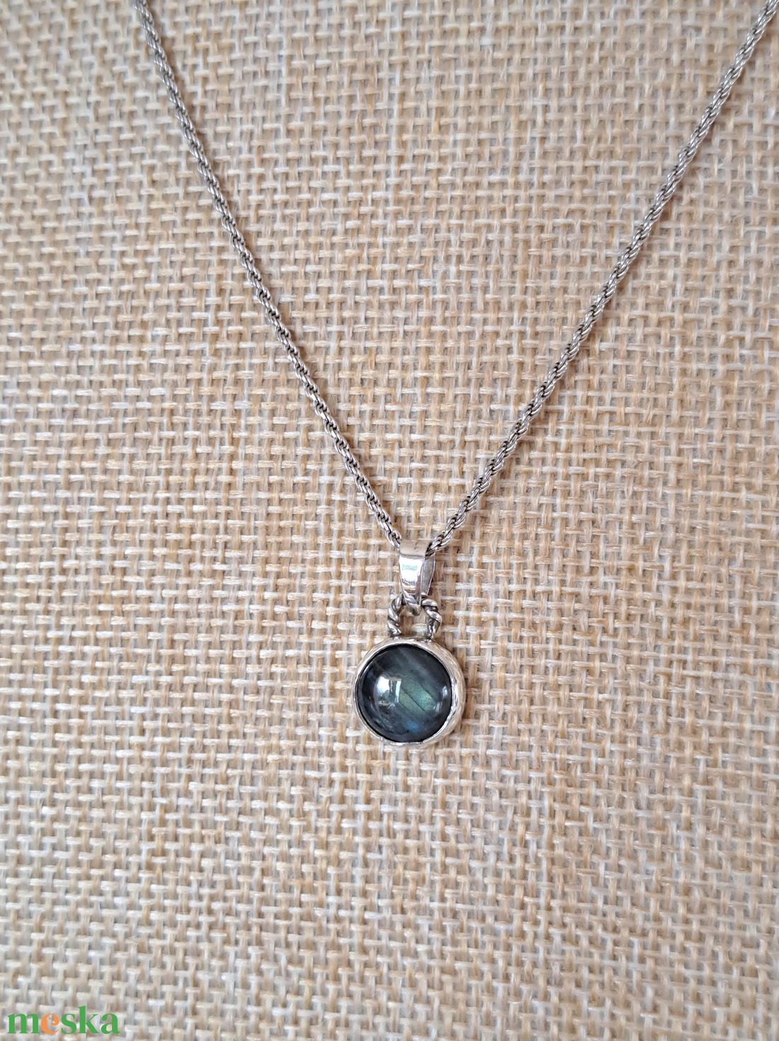 Kis kerek Labradorit medál - kék árnyalattal - ékszer - nyaklánc - medál - Meska.hu