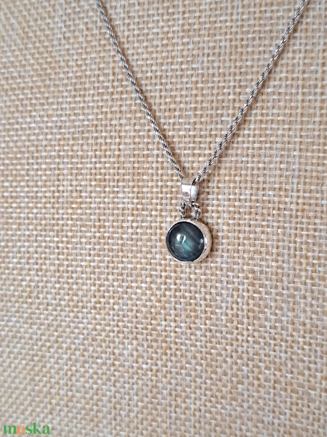 Kis kerek Labradorit medál - kék árnyalattal - ékszer - nyaklánc - medál - Meska.hu