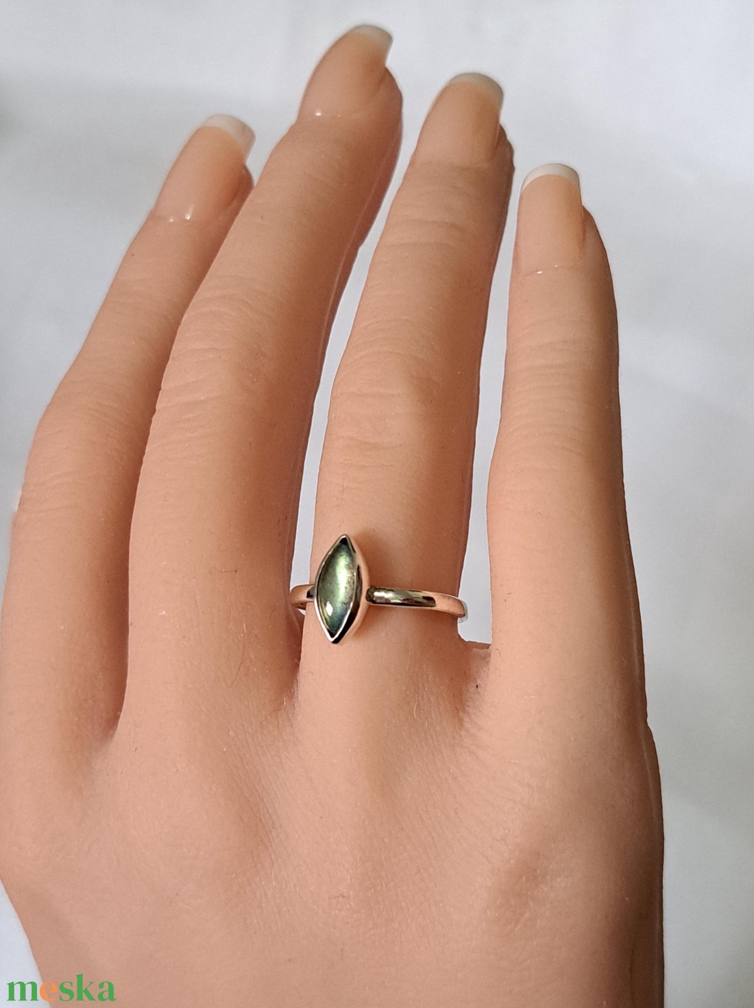 Pici labradorit gyűrűben - ékszer - gyűrű - statement gyűrű - Meska.hu