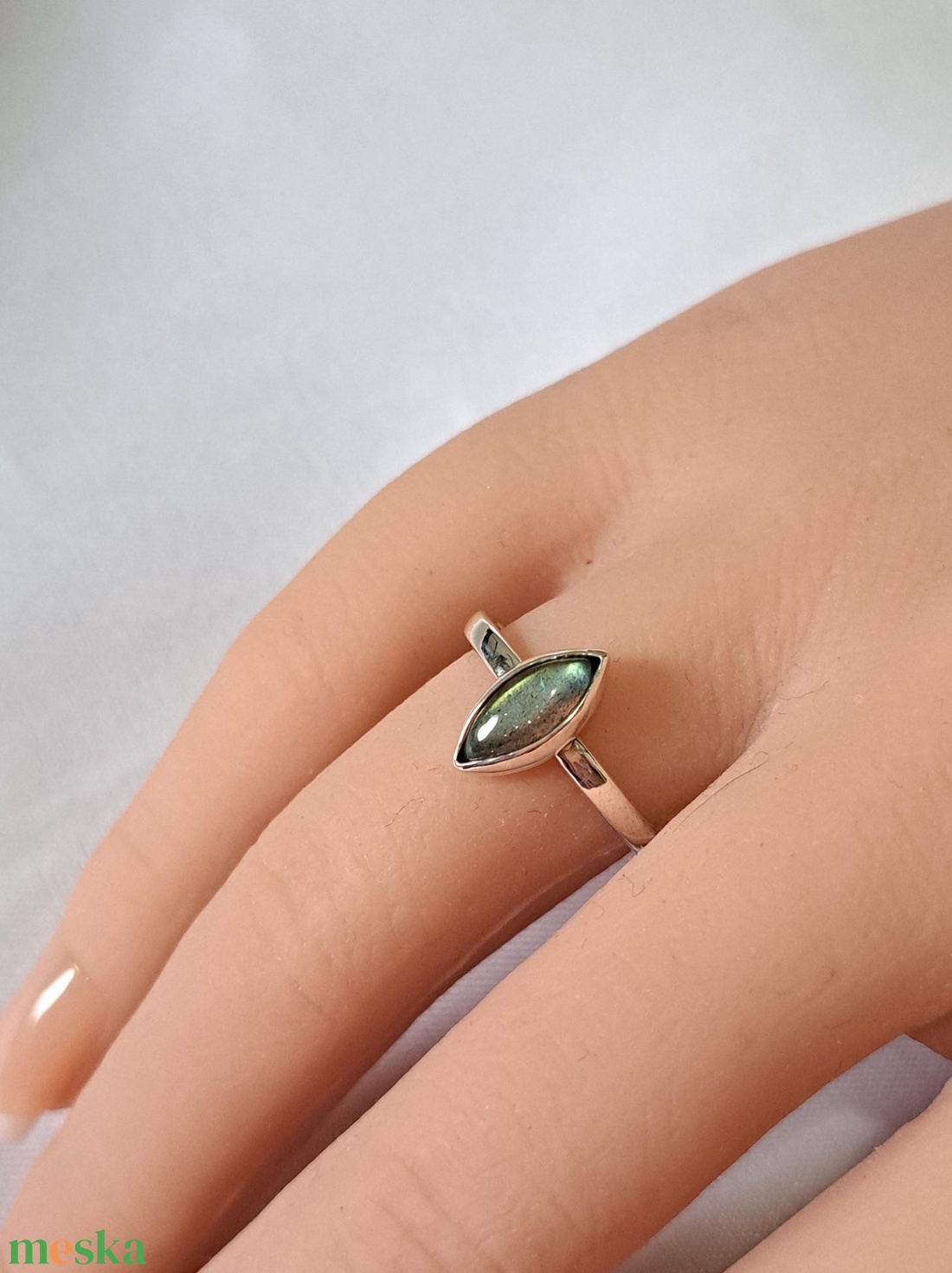 Pici labradorit gyűrűben - ékszer - gyűrű - statement gyűrű - Meska.hu