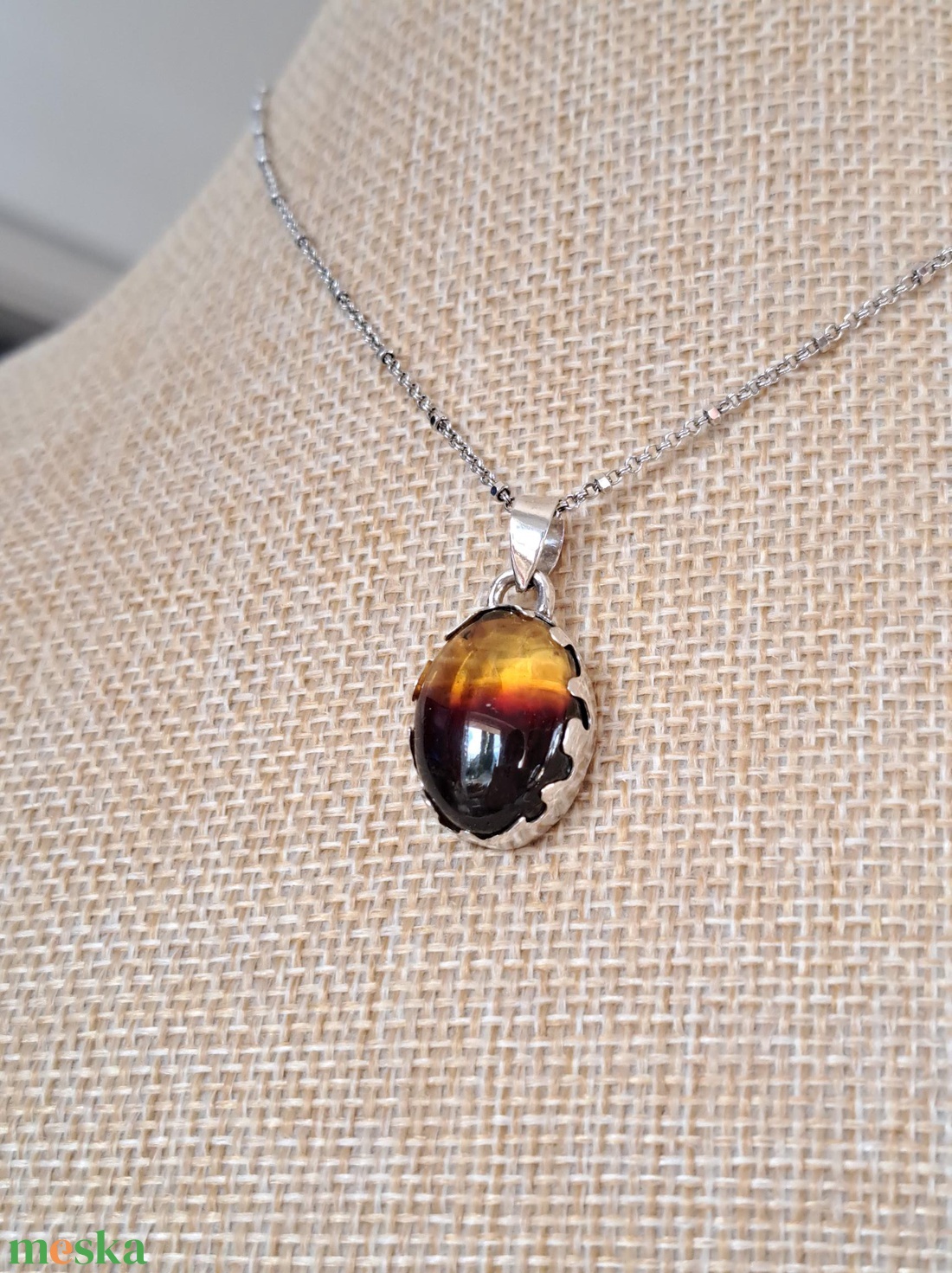 Borostyán medál - két színű - ékszer - nyaklánc - medál - Meska.hu