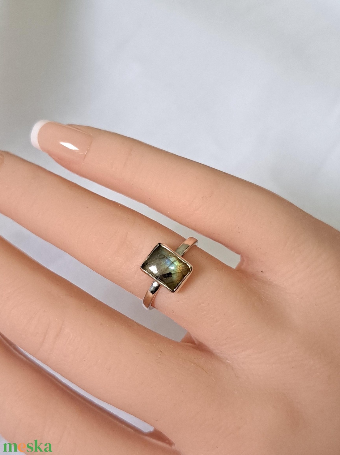 Négyzetes labradorit gyűrű - zöldes/barnás árnyalatú - ékszer - gyűrű - statement gyűrű - Meska.hu
