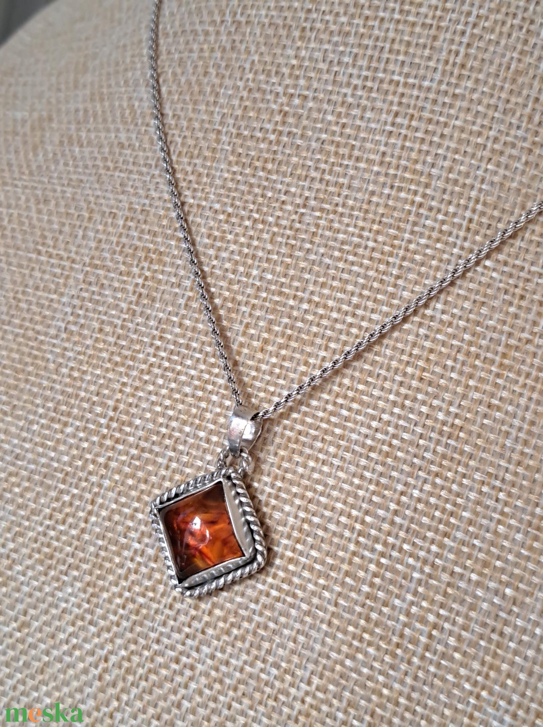 Borostyán négyzetes medál - ékszer - nyaklánc - medál - Meska.hu