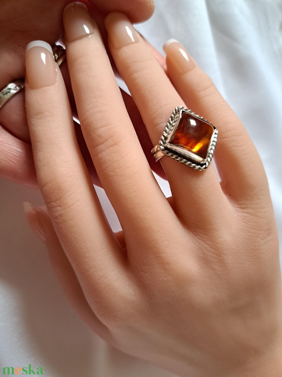 Négyzetes borostyánkő ezüst gyűrűben - ékszer - gyűrű - statement gyűrű - Meska.hu