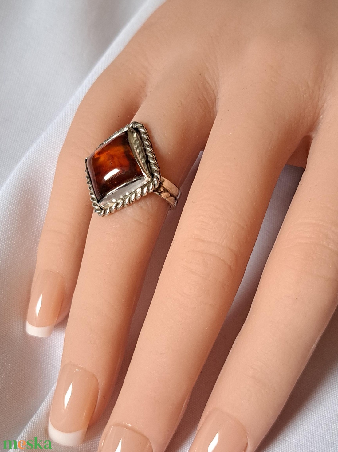 Négyzetes borostyánkő ezüst gyűrűben - ékszer - gyűrű - statement gyűrű - Meska.hu