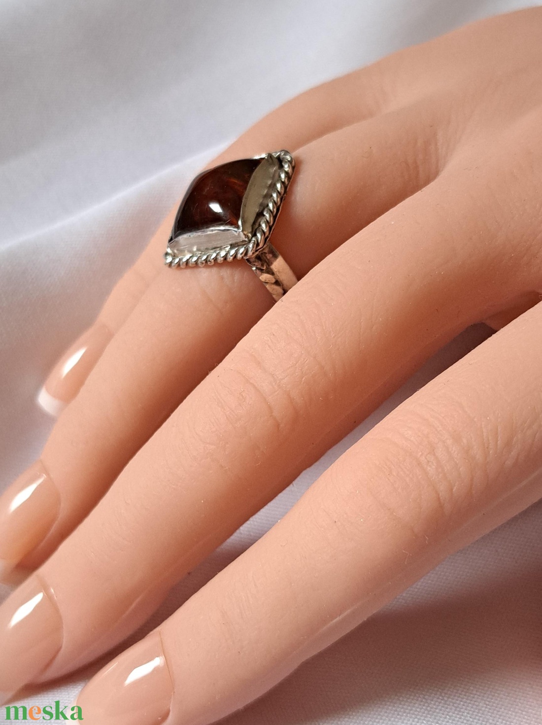 Négyzetes borostyánkő ezüst gyűrűben - ékszer - gyűrű - statement gyűrű - Meska.hu