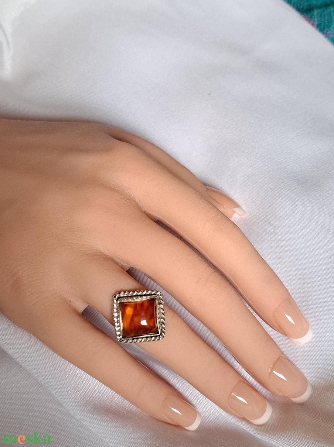 Négyzetes borostyánkő ezüst gyűrűben - ékszer - gyűrű - statement gyűrű - Meska.hu