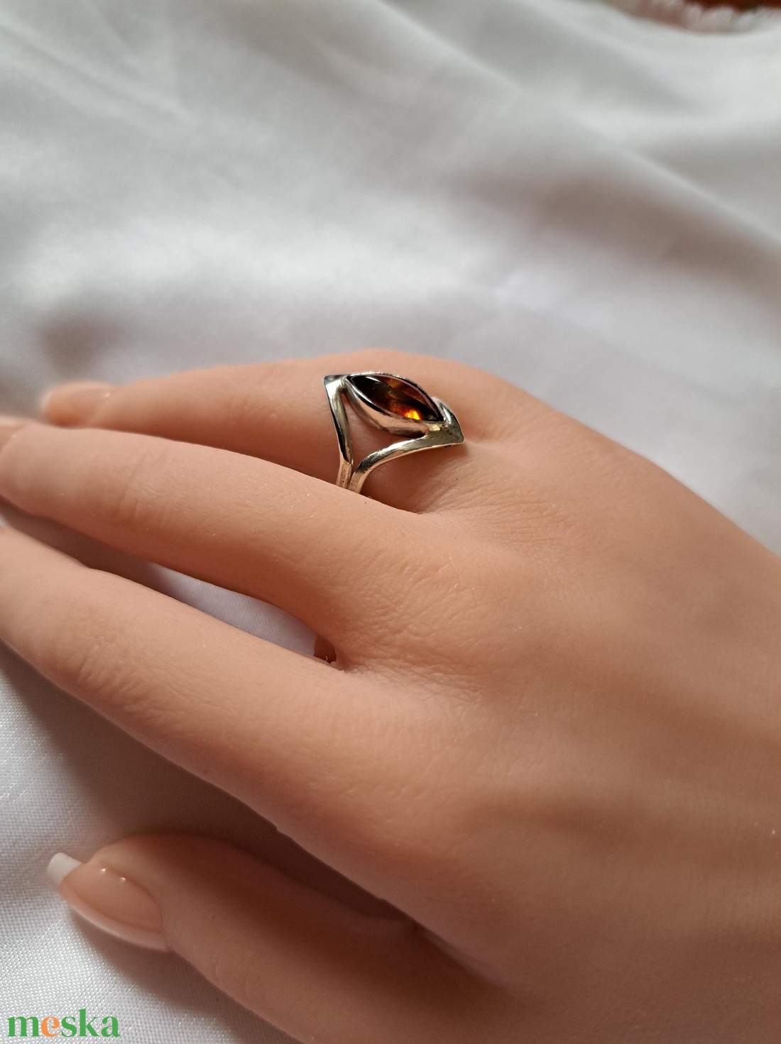 Mandula formájú borostyán gyűrű - ékszer - gyűrű - statement gyűrű - Meska.hu