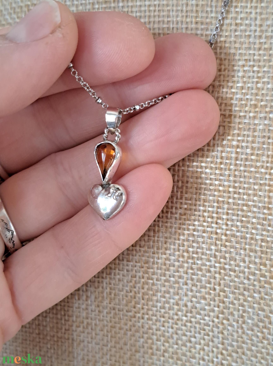 Borostyán csepp medál ezüst szívecskével. - ékszer - nyaklánc - medál - Meska.hu