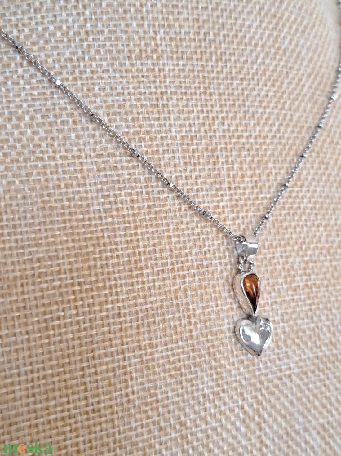 Borostyán csepp medál ezüst szívecskével. - ékszer - nyaklánc - medál - Meska.hu