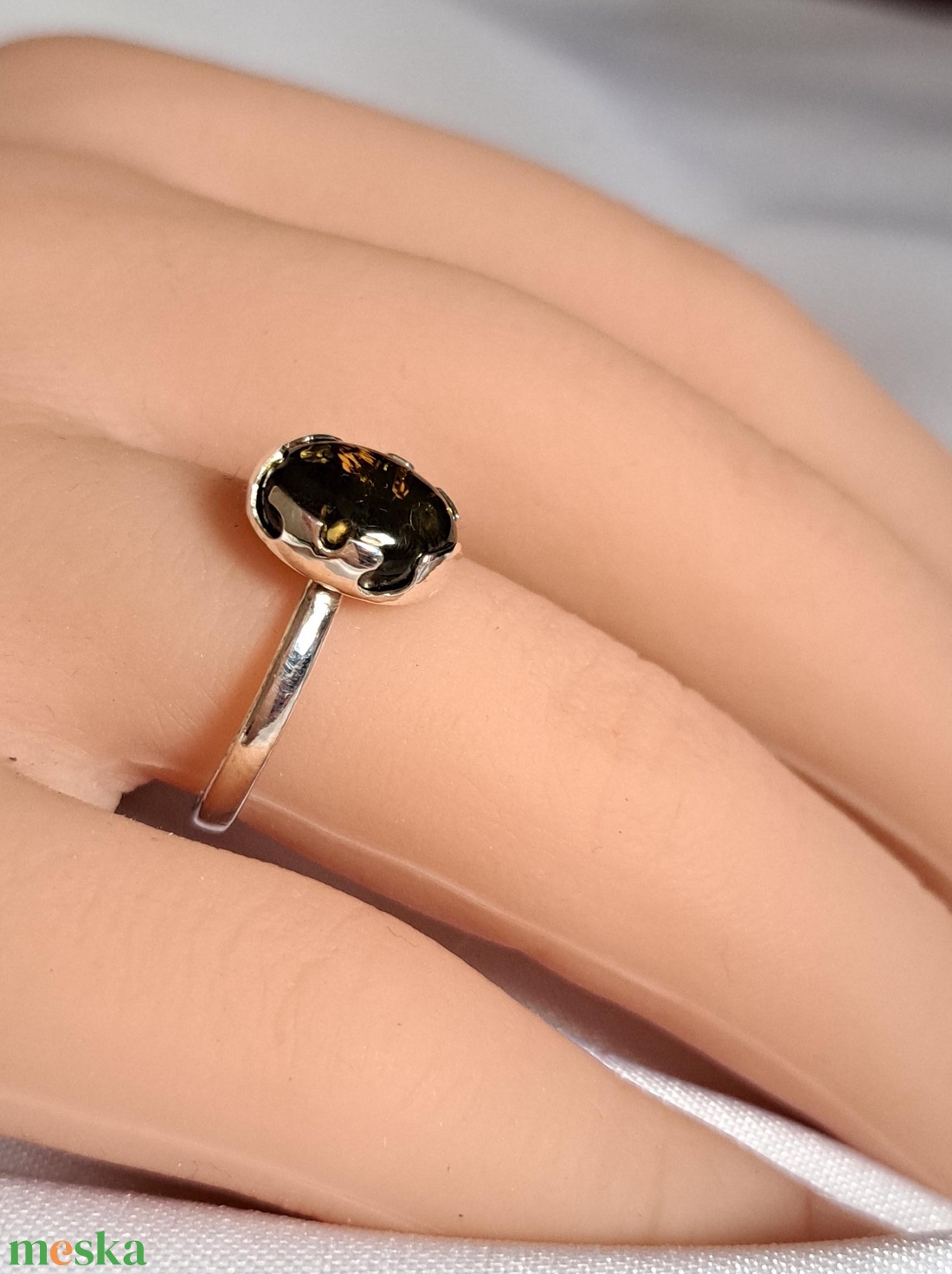 Ezüst gyűrű sötét borostyánkővel - ékszer - gyűrű - statement gyűrű - Meska.hu