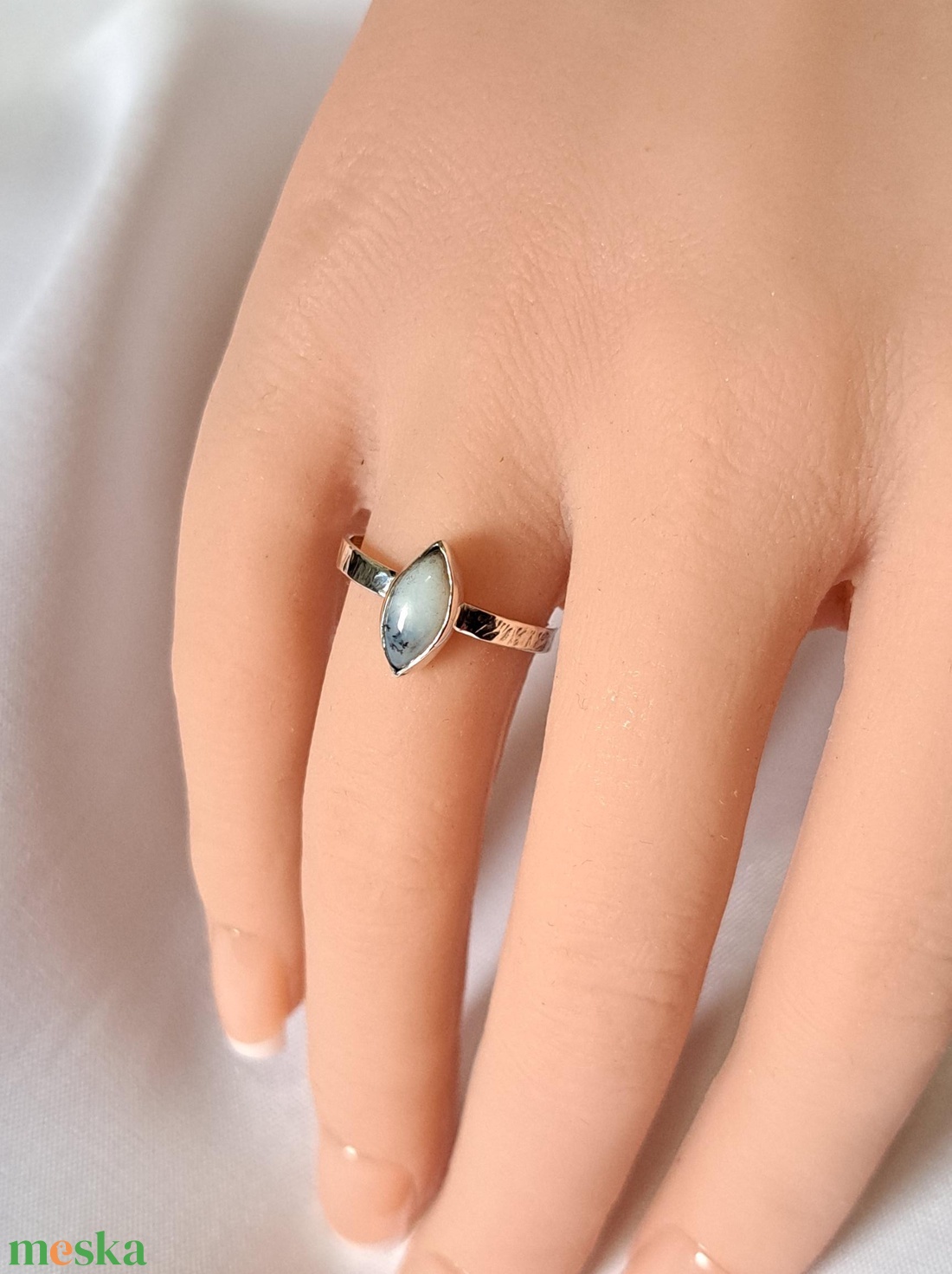 Pici mandula formájú merlinit gyűrű - ékszer - gyűrű - statement gyűrű - Meska.hu