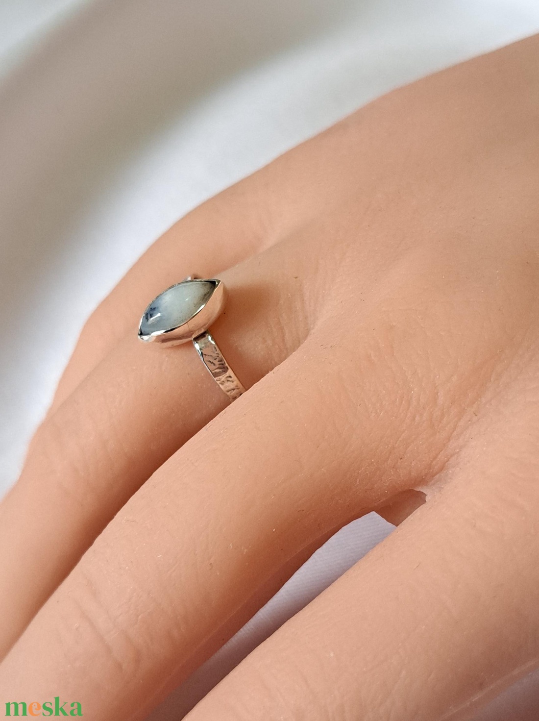 Pici mandula formájú merlinit gyűrű - ékszer - gyűrű - statement gyűrű - Meska.hu