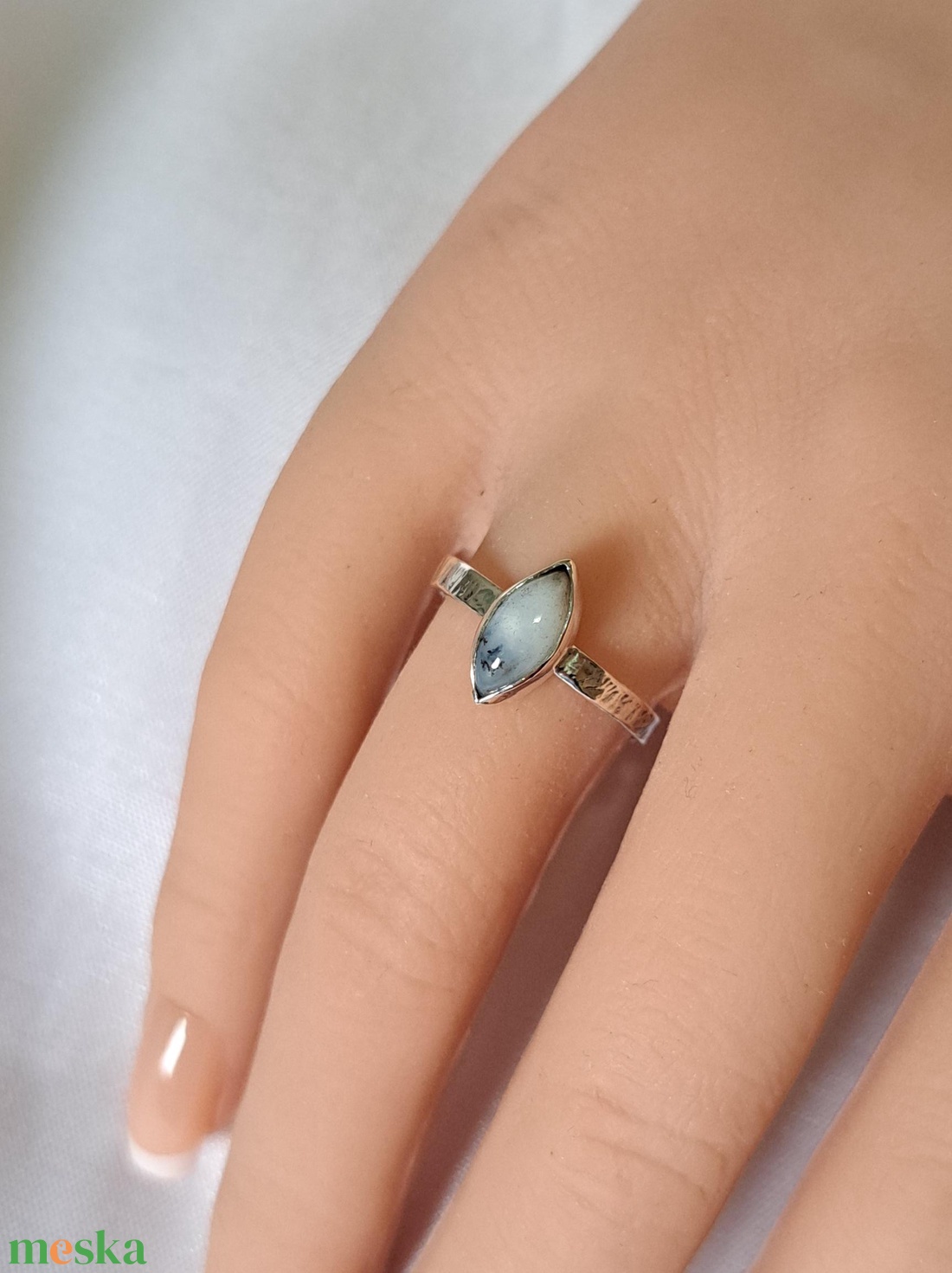 Pici mandula formájú merlinit gyűrű - ékszer - gyűrű - statement gyűrű - Meska.hu