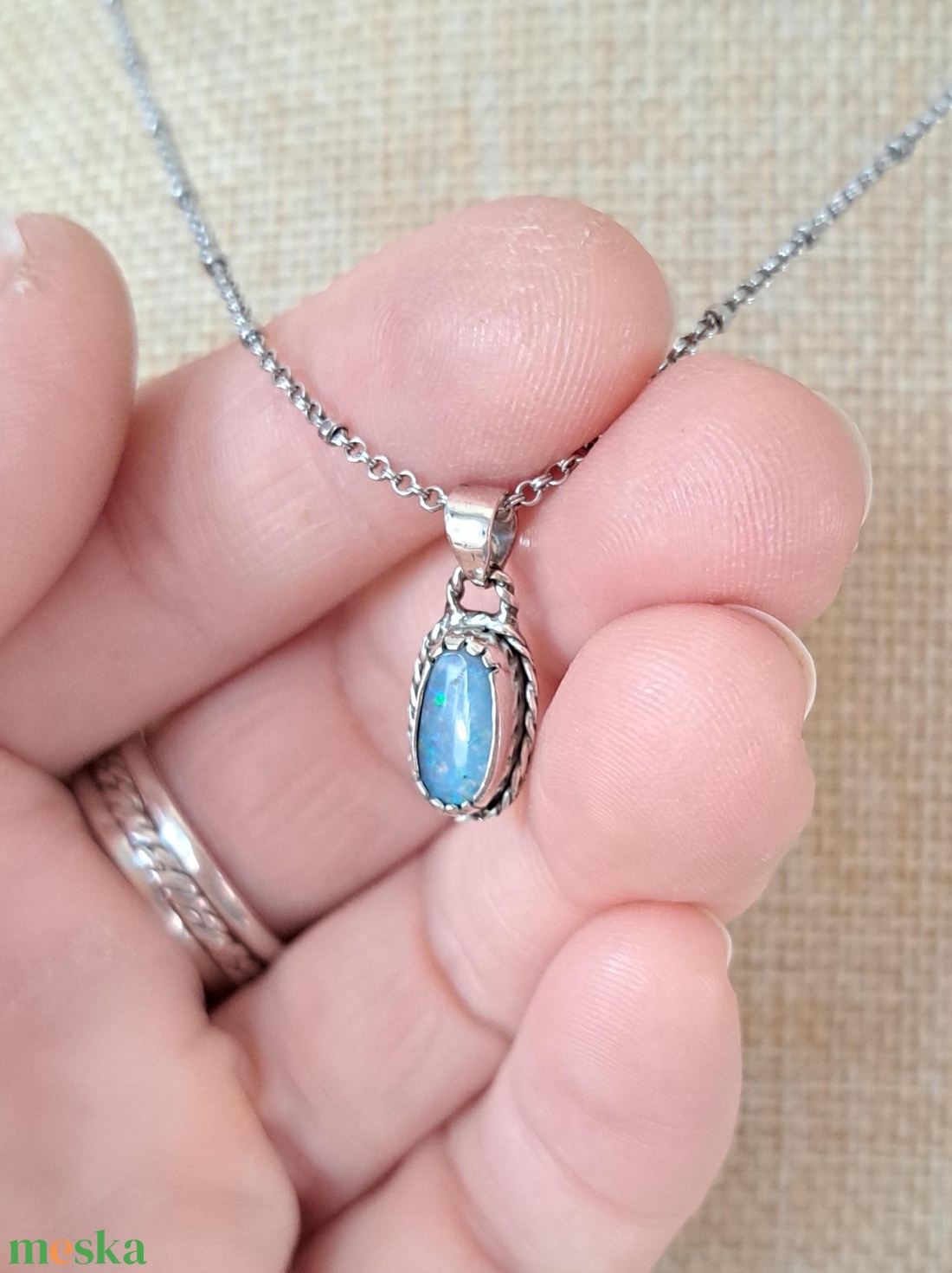 Ovális ausztrál opál medál - ékszer - nyaklánc - medál - Meska.hu