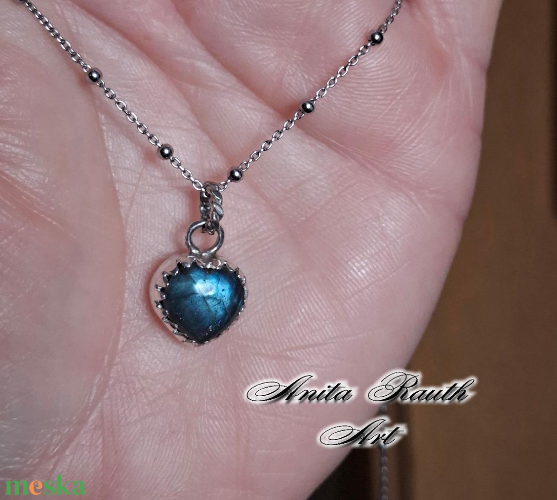 Kis szív Labradorit medál - kék árnyalattal - ékszer - nyaklánc - medál - Meska.hu