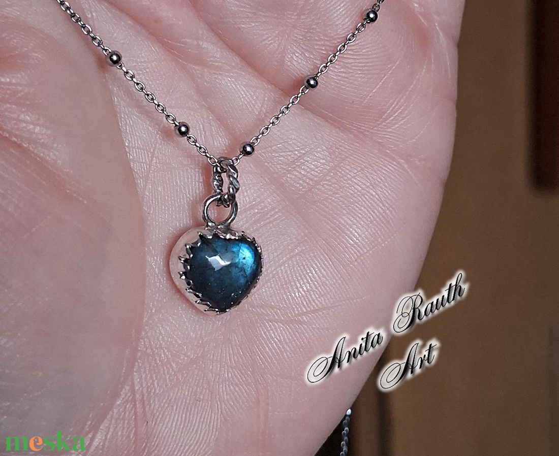 Kis szív Labradorit medál - kék árnyalattal - ékszer - nyaklánc - medál - Meska.hu