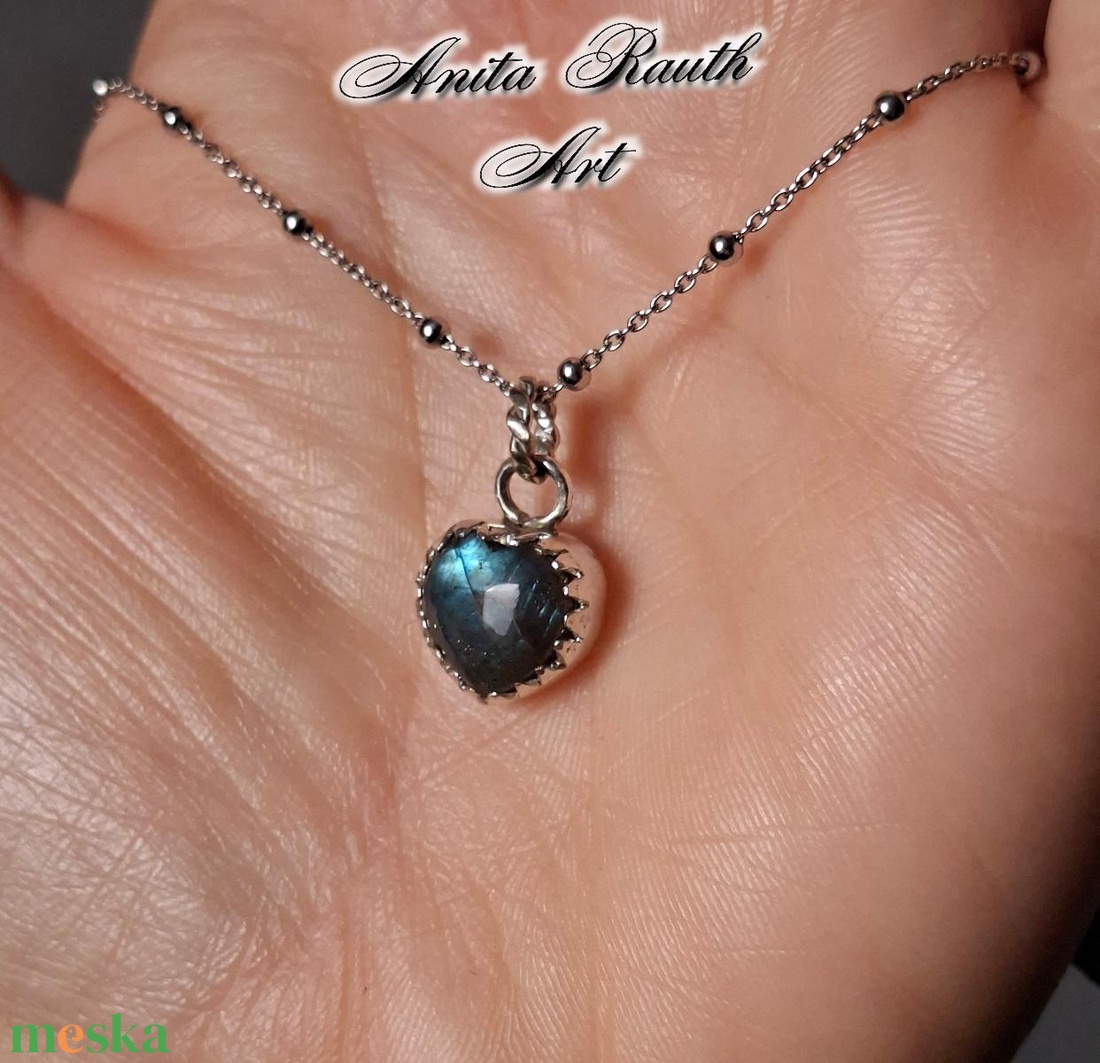 Kis szív Labradorit medál - kék árnyalattal - ékszer - nyaklánc - medál - Meska.hu