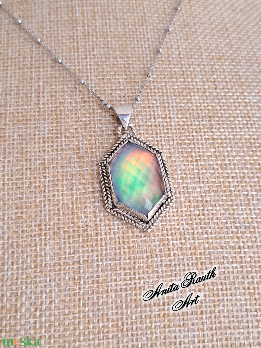 Aurora opál medál fonott díszítéssel - ékszer - nyaklánc - medál - Meska.hu