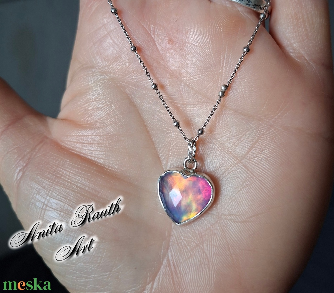 Aurora opál szív medál  - ékszer - nyaklánc - medál - Meska.hu