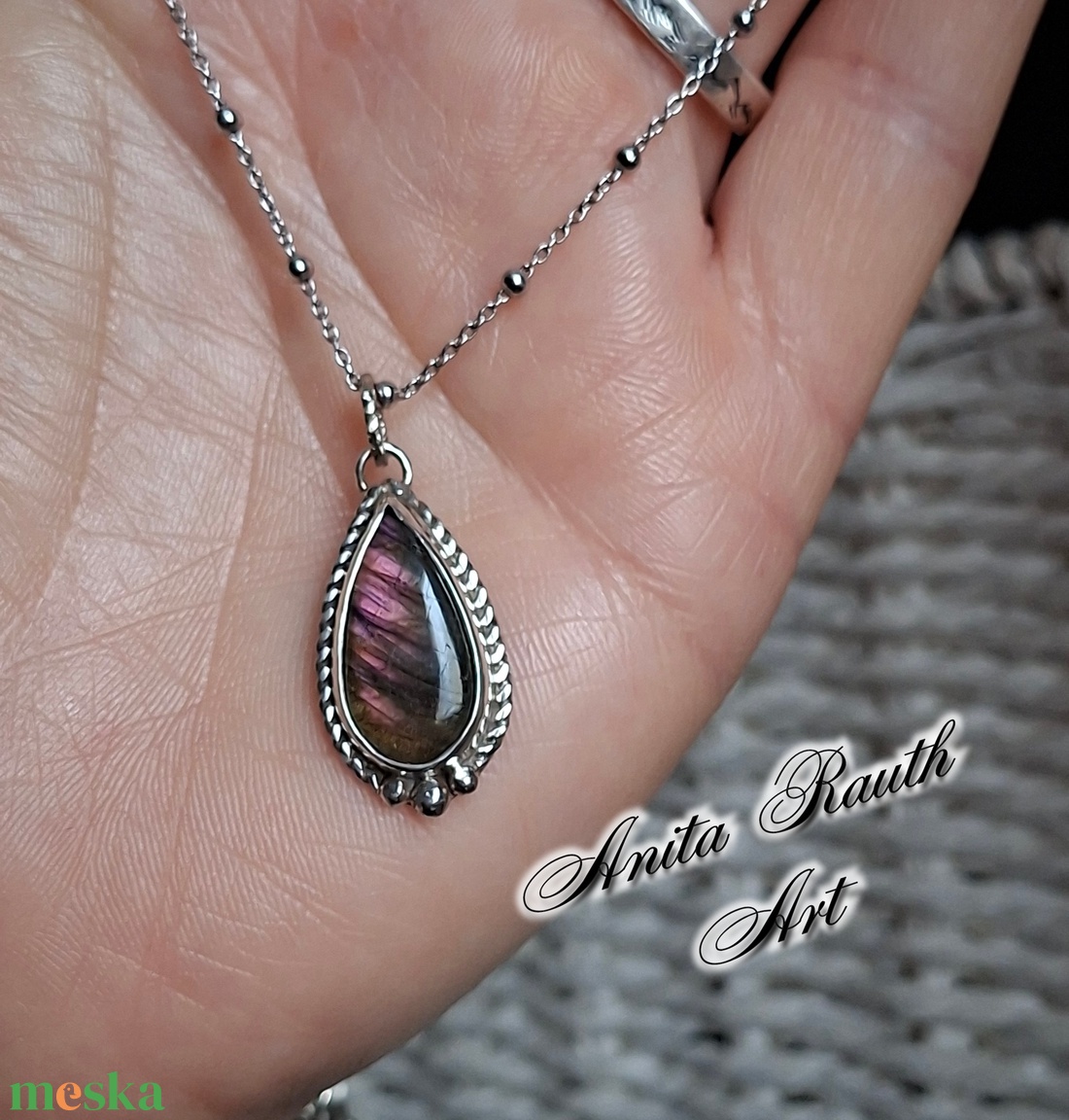 Labradorit medál - lilás árnyalattal - ékszer - nyaklánc - medál - Meska.hu
