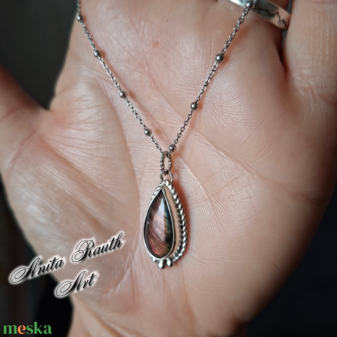 Labradorit medál - lilás árnyalattal - ékszer - nyaklánc - medál - Meska.hu