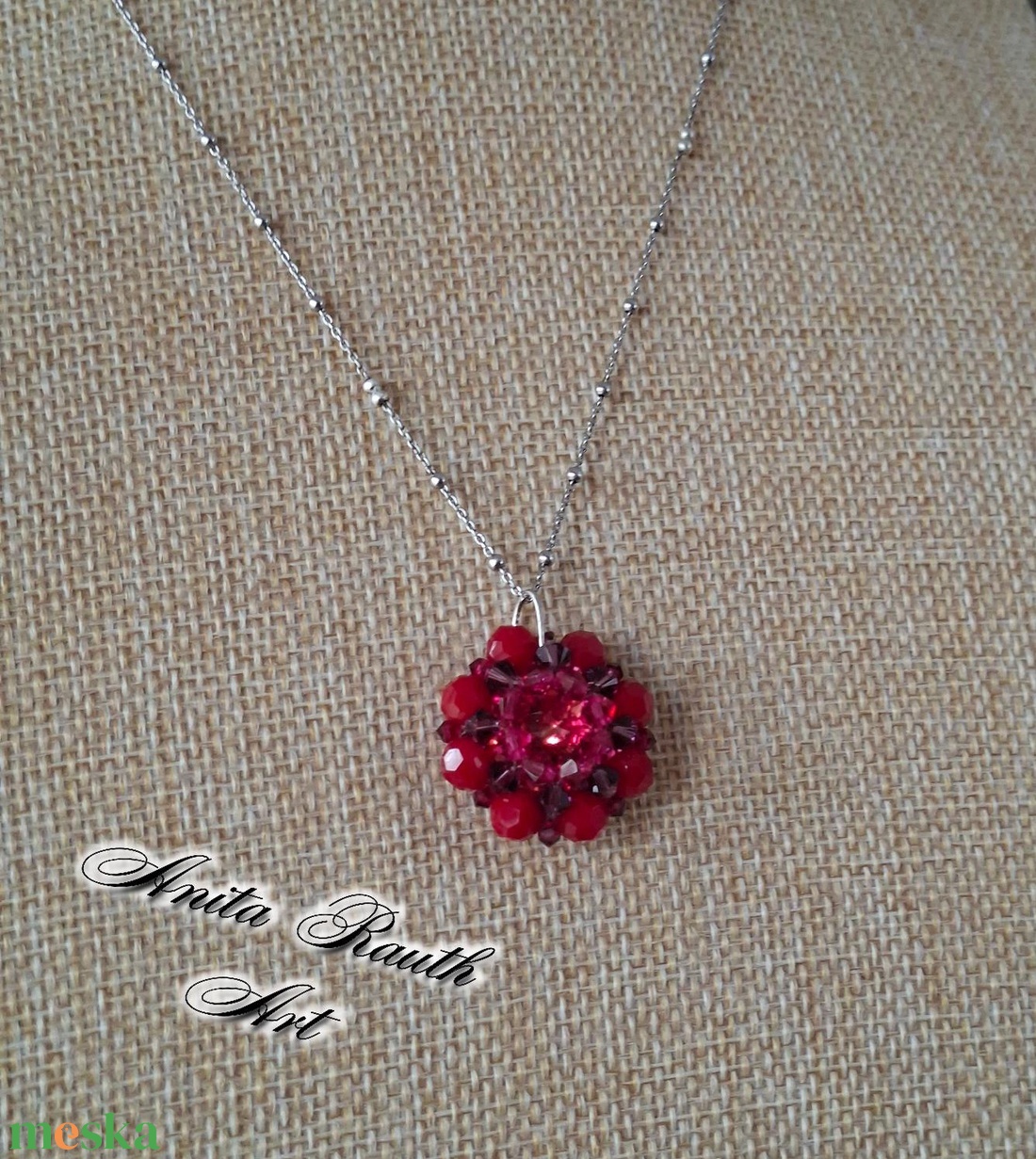 Swarovski gyöngymedál Swarovski kristállyal a közepén  - ékszer - nyaklánc - medál - Meska.hu