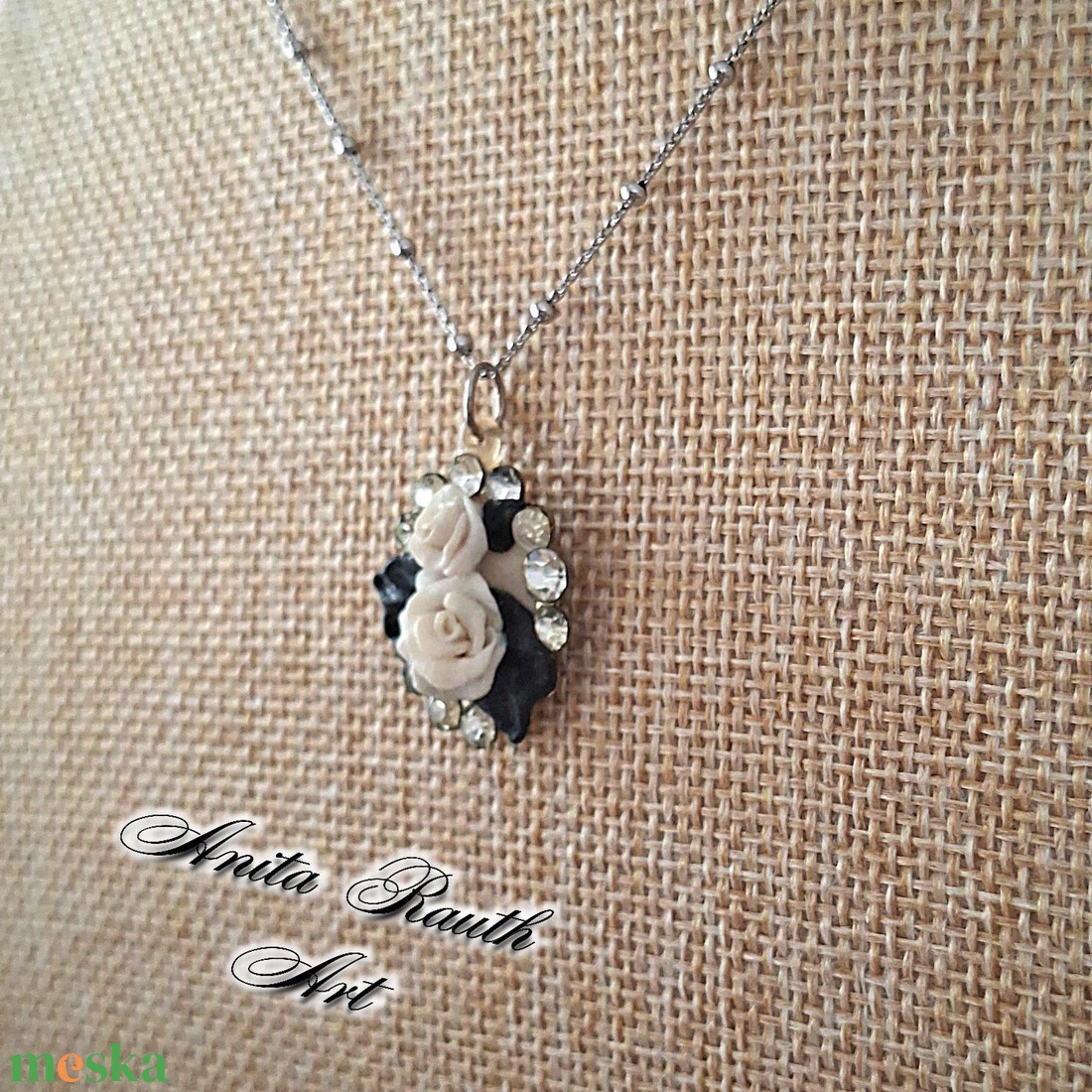 Rózsák strasszkövekkel - ékszer - nyaklánc - medál - Meska.hu
