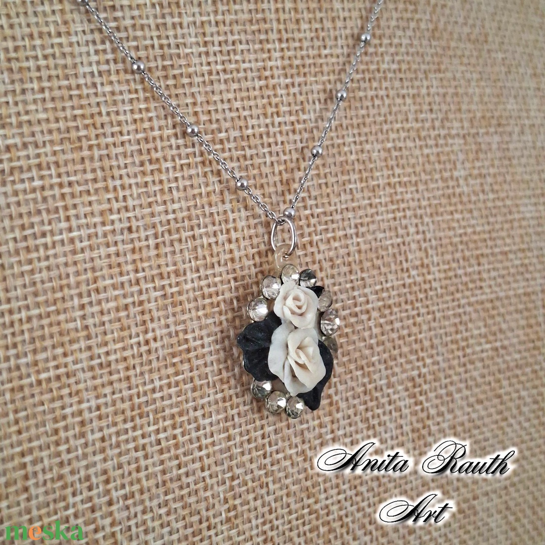 Rózsák strasszkövekkel - ékszer - nyaklánc - medál - Meska.hu