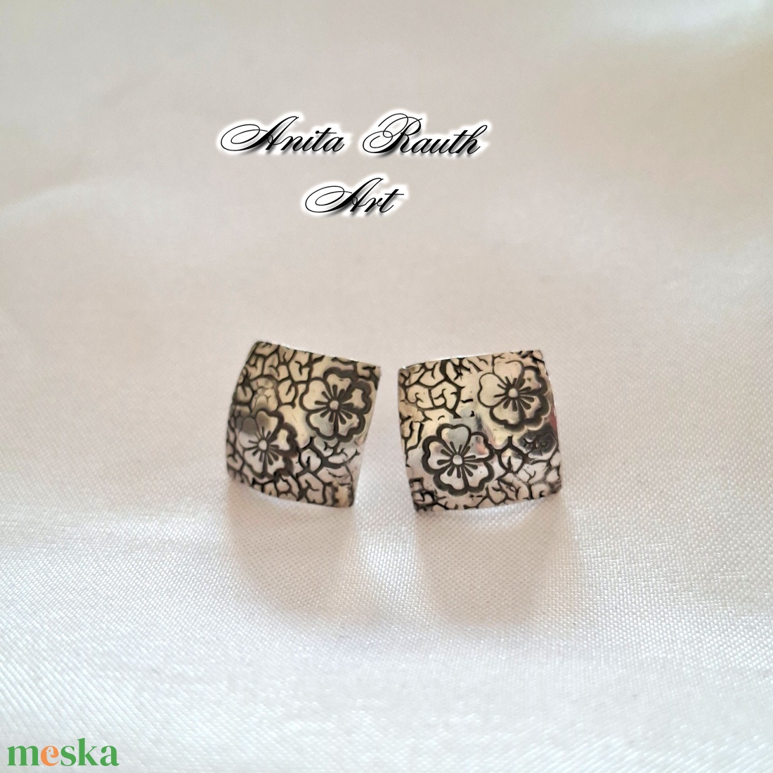 Virág mintás ezüst fülbevalók - ékszer - fülbevaló - pötty fülbevaló - Meska.hu