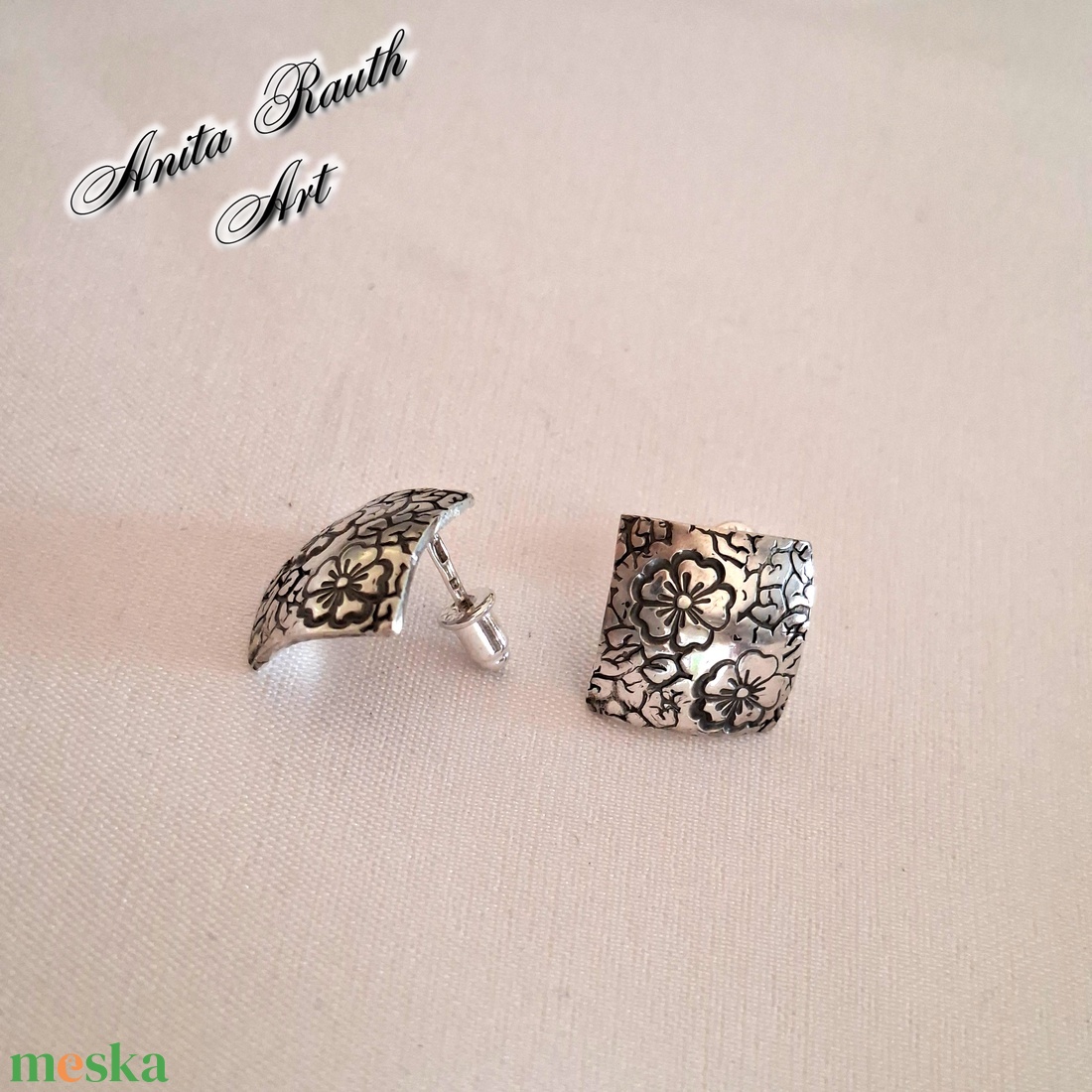 Virág mintás ezüst fülbevalók - ékszer - fülbevaló - pötty fülbevaló - Meska.hu
