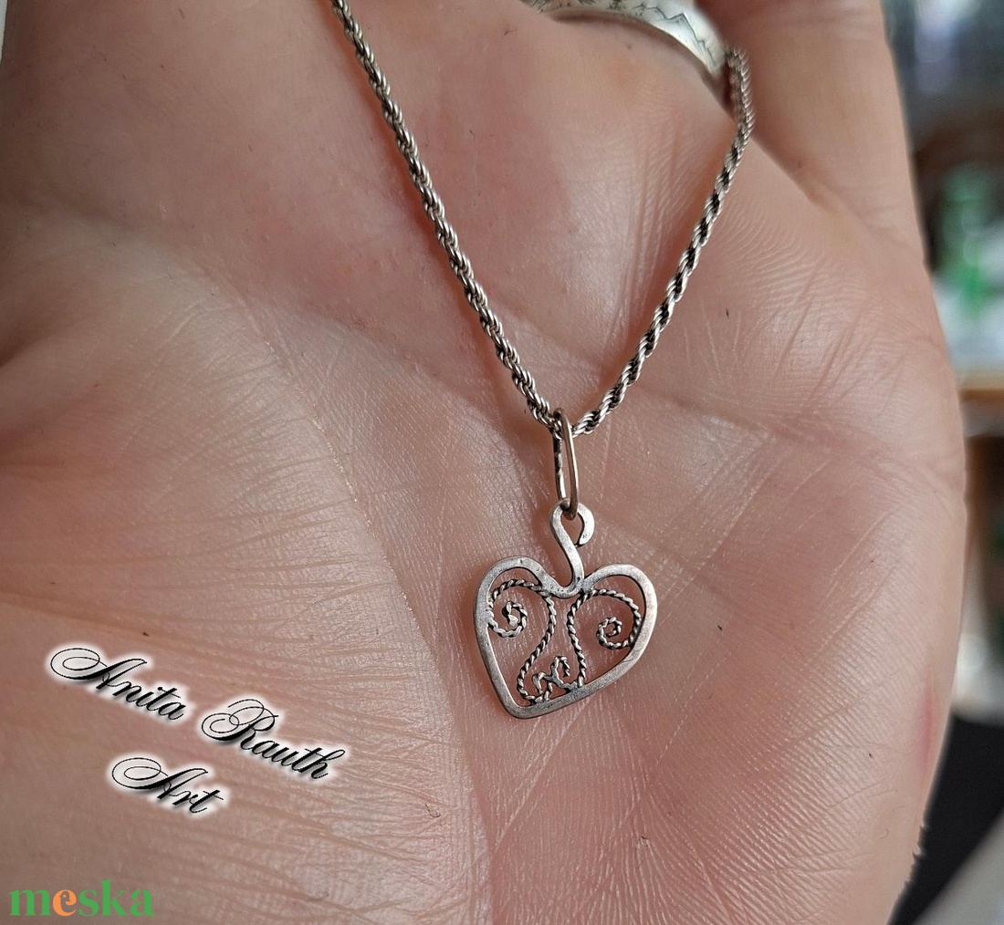 Extra vékony Sterling ezüst szív medál - ékszer - nyaklánc - medál - Meska.hu