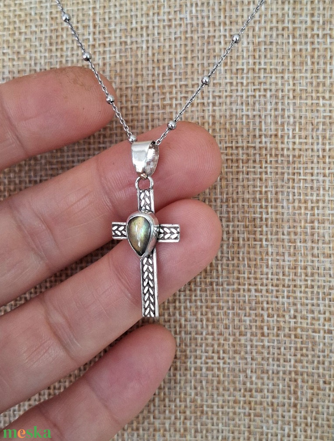 Kereszt olíva zöld labradorit kővel  - ékszer - nyaklánc - medál - Meska.hu