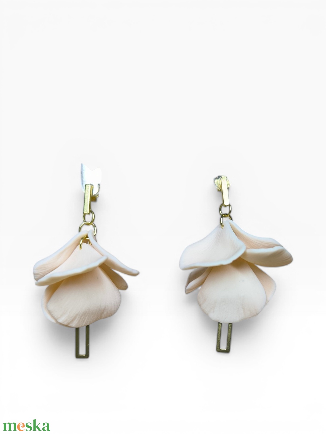 Lyra Noir fülbevaló Bőrszín - ékszer - fülbevaló - lógó fülbevaló - Meska.hu