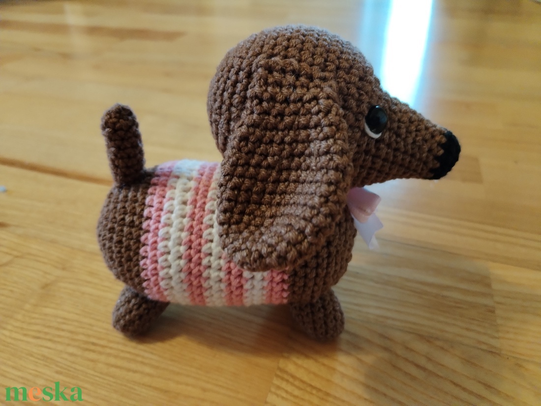 Tacskó horgolt - játék & sport - plüssállat & játékfigura - kutya - Meska.hu