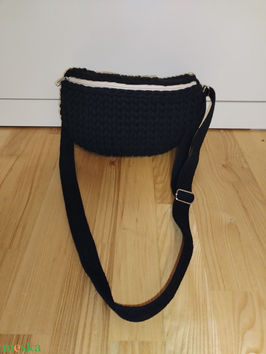 Horgolt crossbody övtáska fazonban  - táska & tok - kézitáska & válltáska - vállon átvethető táska - Meska.hu