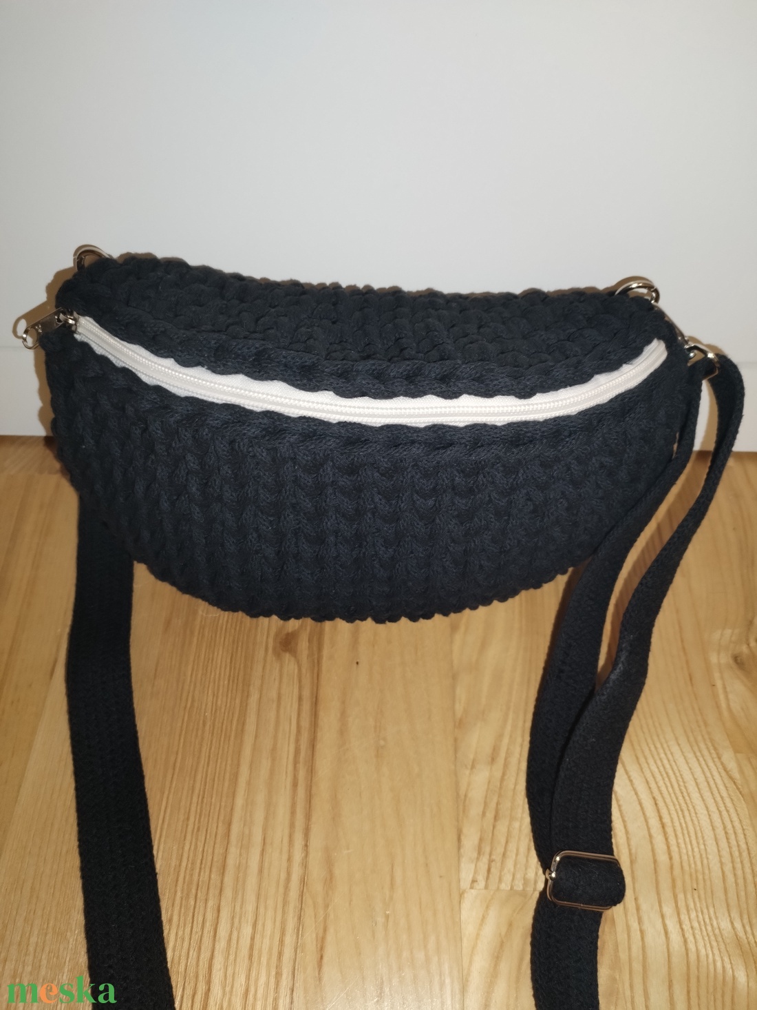 Horgolt crossbody övtáska fazonban  - táska & tok - kézitáska & válltáska - vállon átvethető táska - Meska.hu
