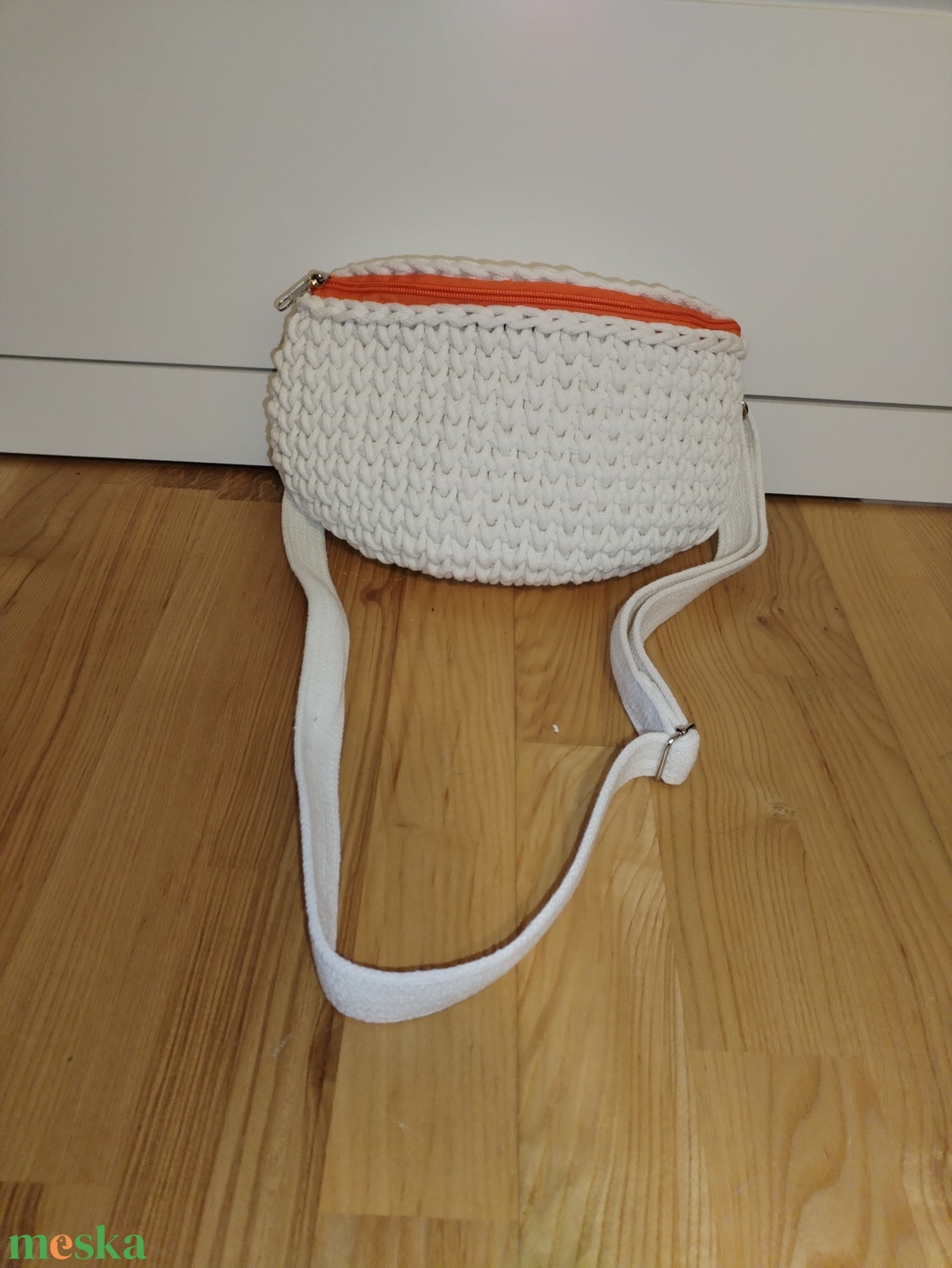 Horgolt crossbody övtáska fazonban  - táska & tok - kézitáska & válltáska - vállon átvethető táska - Meska.hu