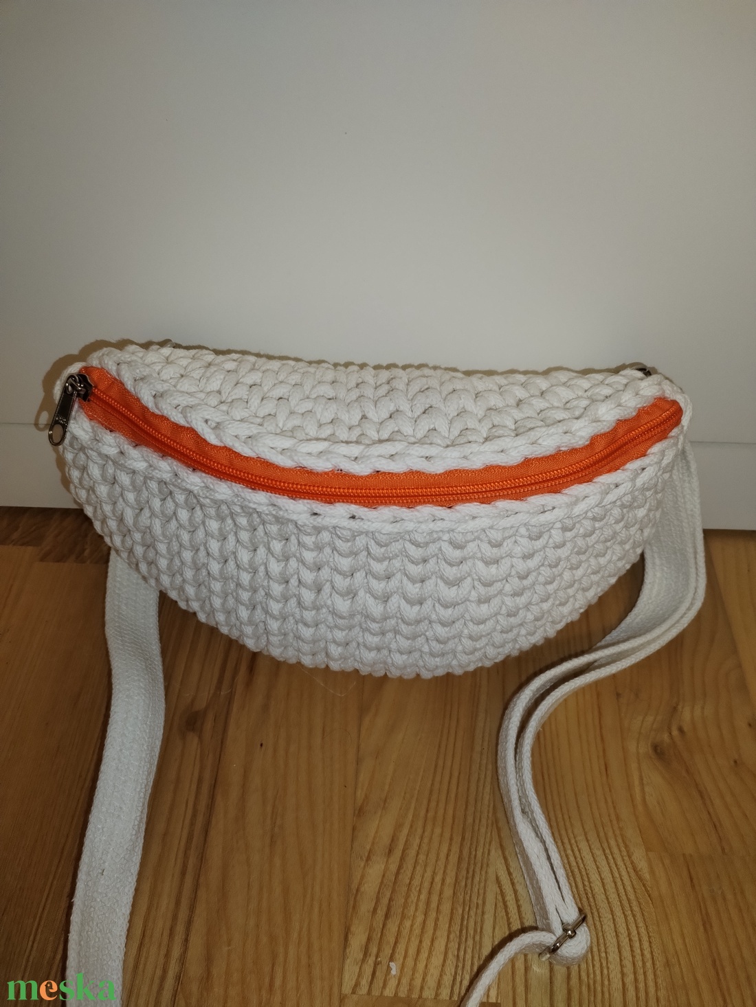 Horgolt crossbody övtáska fazonban  - táska & tok - kézitáska & válltáska - vállon átvethető táska - Meska.hu