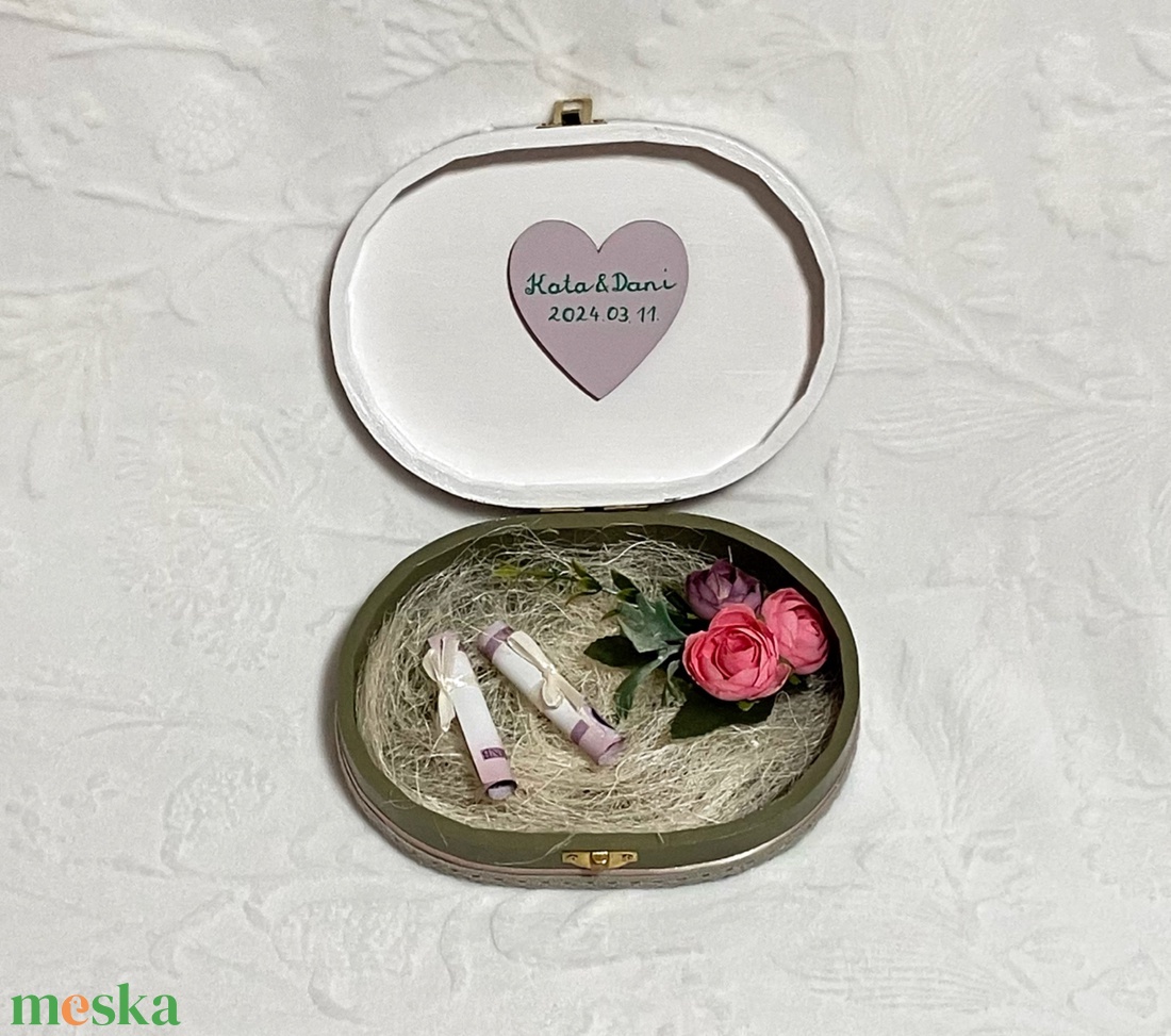Pénzátadó - ajándékátadó doboz esküvőre - virágos belső díszítéssel - esküvő - emlék & ajándék - nászajándék - esküvői pénzátadó doboz - Meska.hu