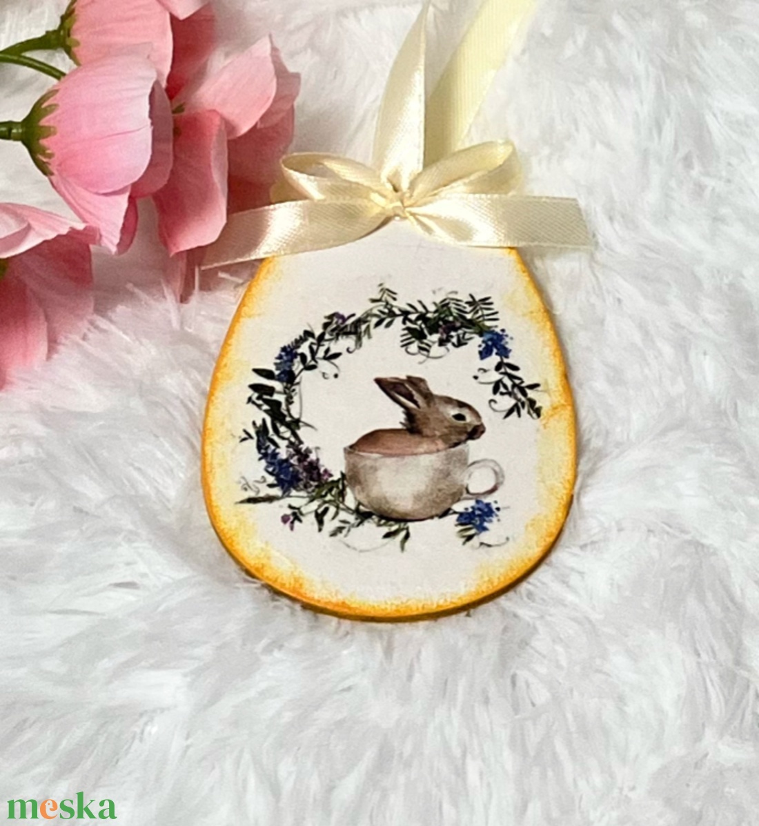 Húsvéti tojás nyuszis - sárga tavaszi dekoráció - ünnepi díszek, dekorációk - húsvéti díszek és dekorációk - húsvéti tojás, hímestojás - Meska.hu