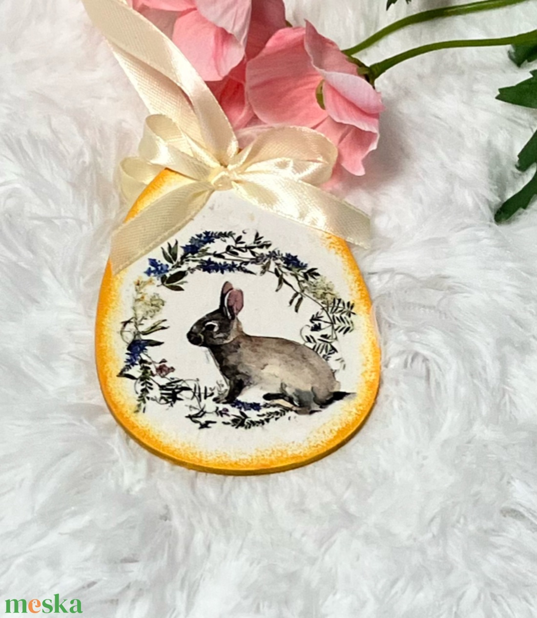 Húsvéti tojás nyuszis mintával - sárga tavaszi dekoráció - ünnepi díszek, dekorációk - húsvéti díszek és dekorációk - húsvéti tojás, hímestojás - Meska.hu