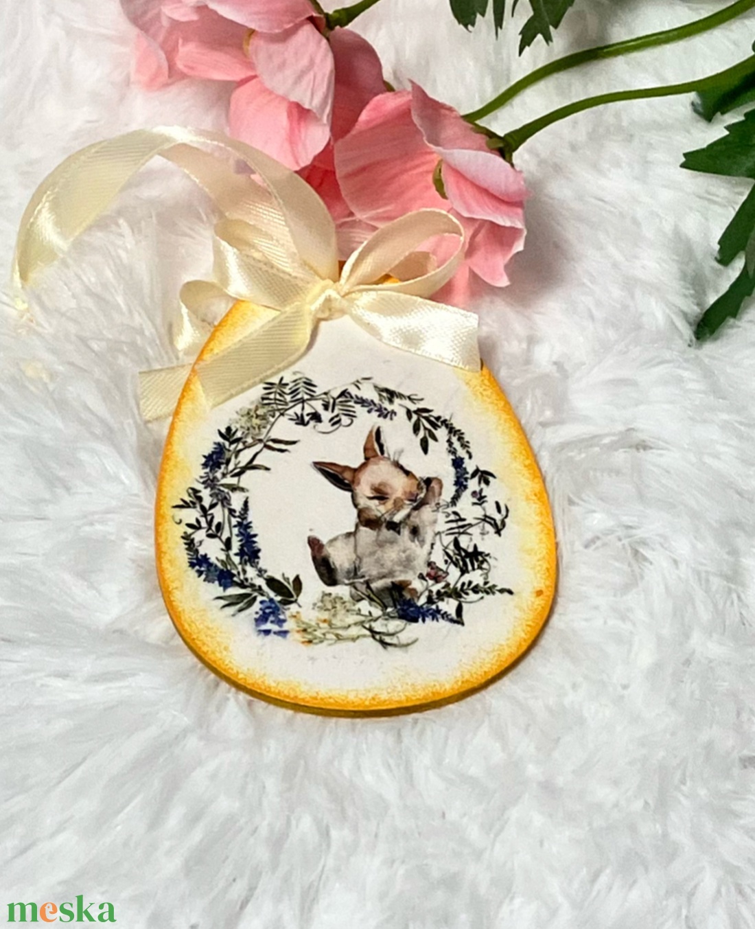 Húsvéti tojás nyuszis mintával - sárga tavaszi dekoráció - ünnepi díszek, dekorációk - húsvéti díszek és dekorációk - húsvéti tojás, hímestojás - Meska.hu