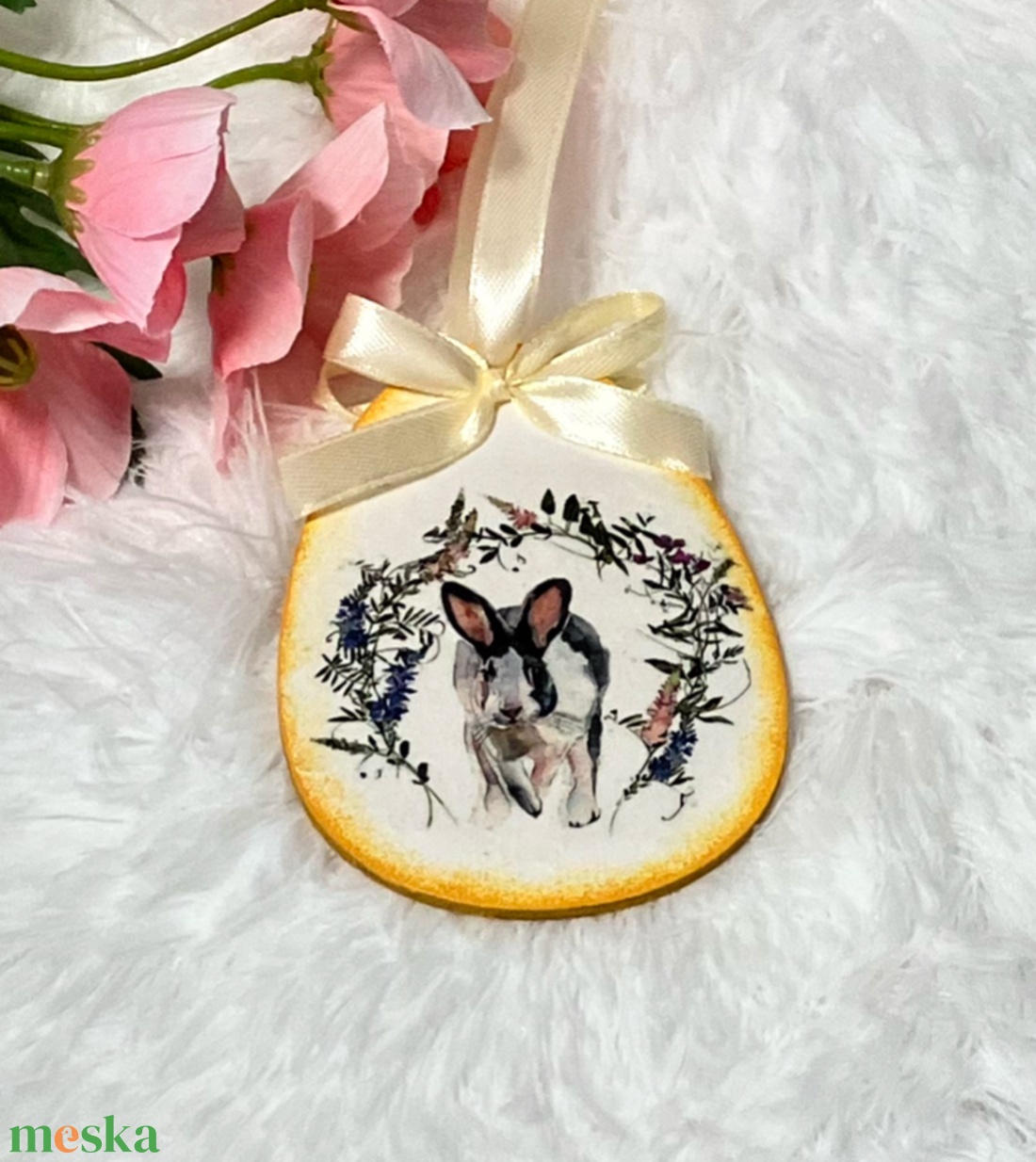 Húsvéti tojás nyulas mintával - sárga tavaszi dekoráció - ünnepi díszek, dekorációk - húsvéti díszek és dekorációk - húsvéti tojás, hímestojás - Meska.hu