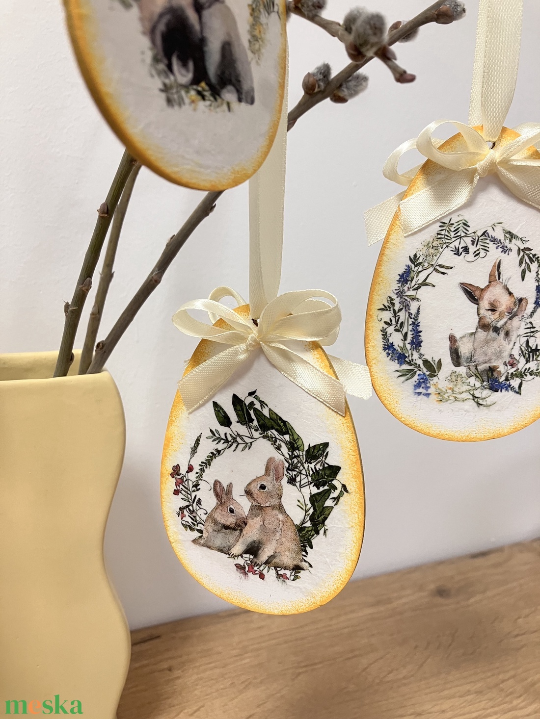 Húsvéti tojás nyulas mintával - sárga tavaszi dekoráció - ünnepi díszek, dekorációk - húsvéti díszek és dekorációk - húsvéti tojás, hímestojás - Meska.hu