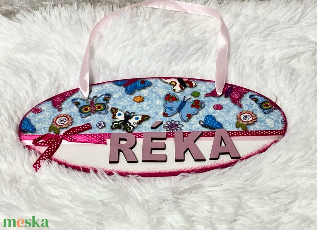 Pillangós névtábla lányoknak - névre szóló gyerekszoba dekoráció - baba - mama - babaszoba dekoráció - gyerek névtábla - Meska.hu