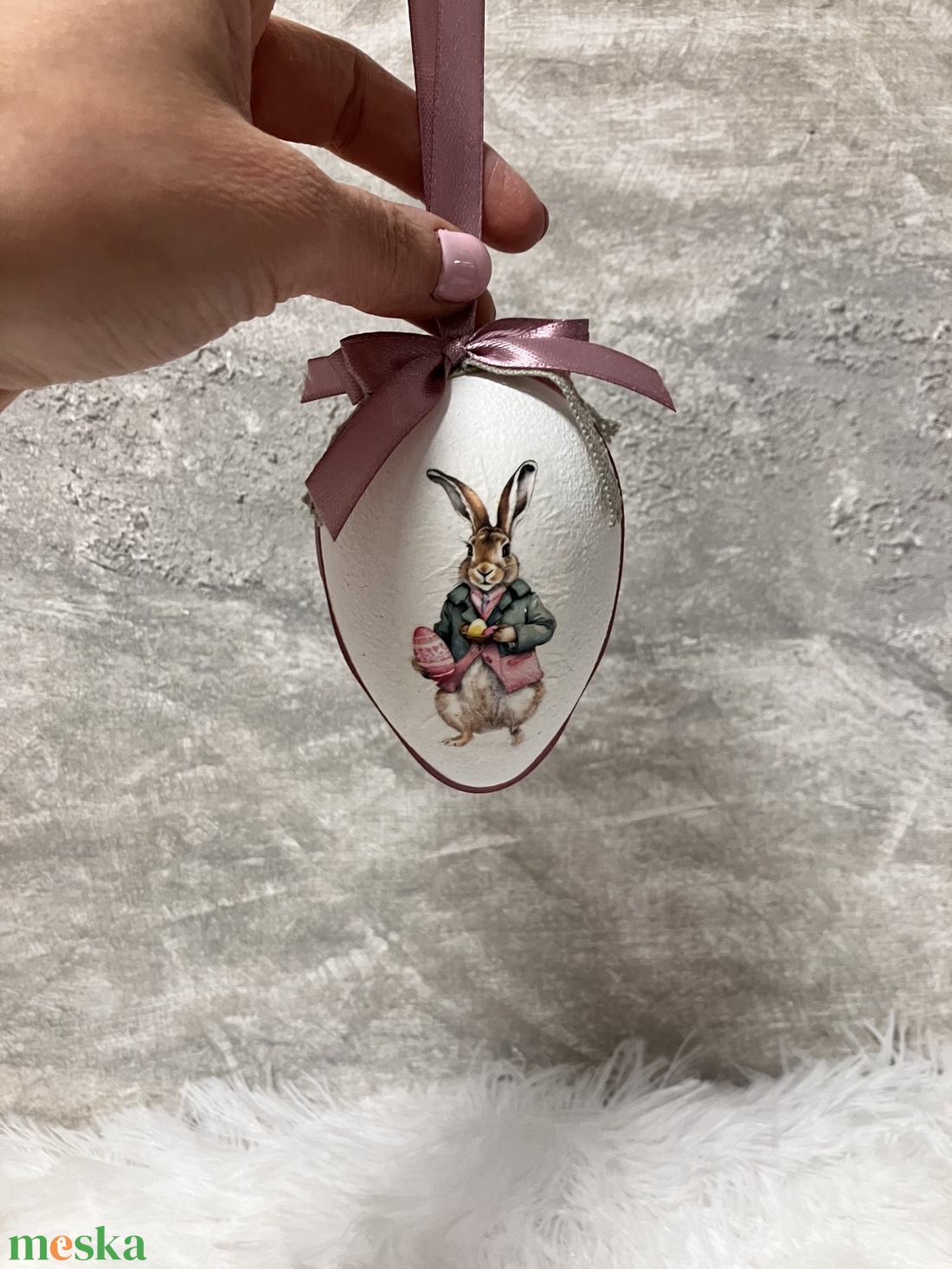 Húsvéti tojás nyuszis - rózsaszín szalaggal - ünnepi díszek, dekorációk - húsvéti díszek és dekorációk - húsvéti tojás, hímestojás - Meska.hu