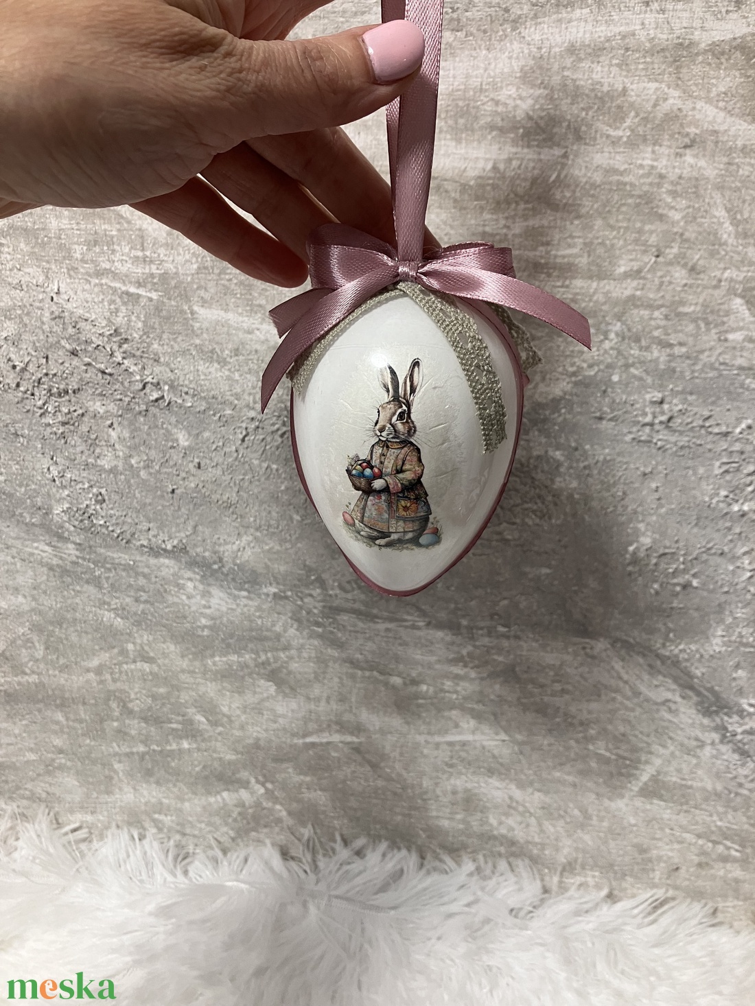 Húsvéti tojás nyuszis - rózsaszín szalaggal - ünnepi díszek, dekorációk - húsvéti díszek és dekorációk - húsvéti tojás, hímestojás - Meska.hu