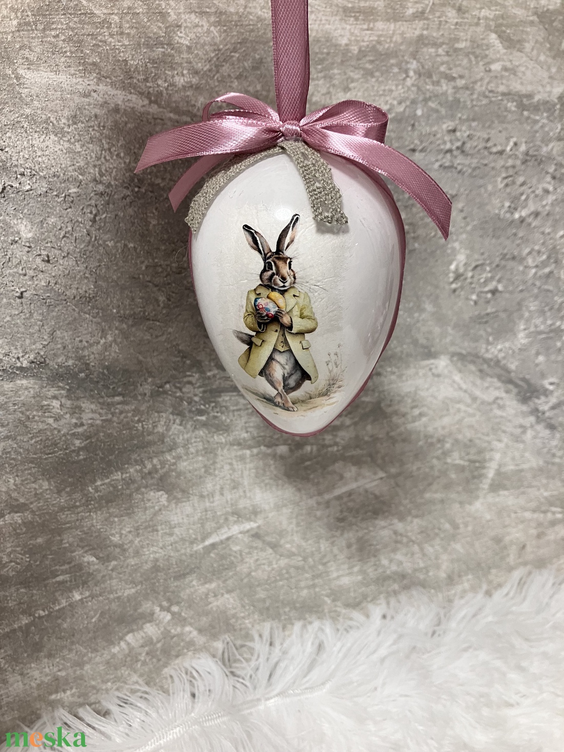 Húsvéti tojás nyuszis - rózsaszín szalaggal - ünnepi díszek, dekorációk - húsvéti díszek és dekorációk - húsvéti tojás, hímestojás - Meska.hu